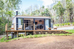 Romantic Private Cabin with Fireplace and Air Conditioning in Chamarel